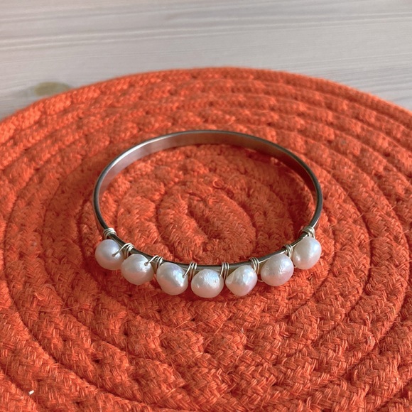 Jewelry - Pearl bracelet